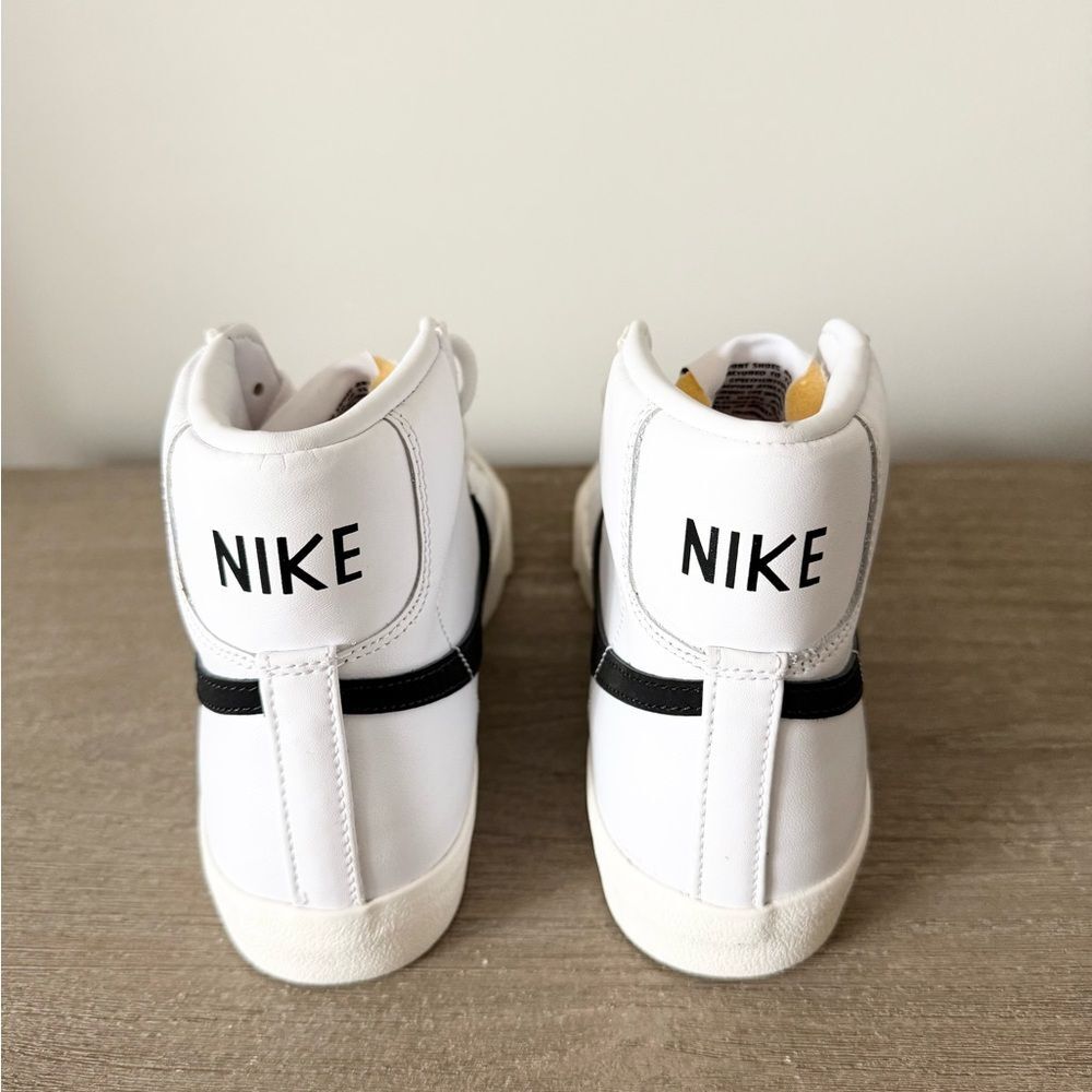 Nike Blazer Mid ‘77 Vintage Sneakers in Black & White Size Men 7/ Women 8.5 - Picture 5 of 8
